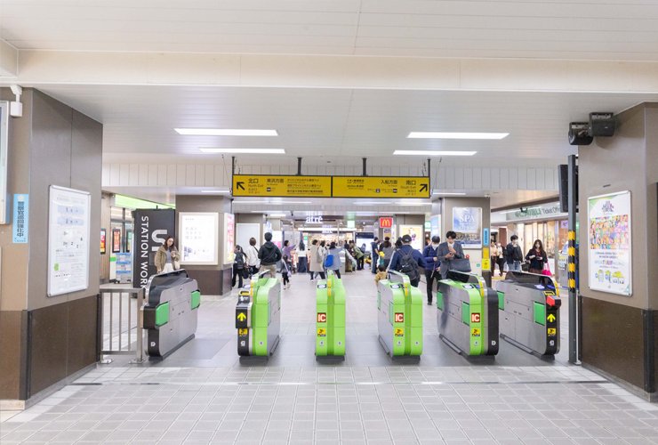 1. JR新浦安駅の改札を出て南口へ進みます