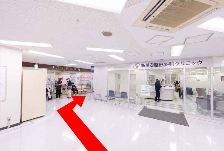 8. 「コスモ調剤薬局」様を正面に右方向へ進みます